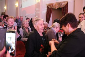Людмила Ткаченко вручила медали ветеранам и поздравила волгодонцев с Днём защитника Отечества