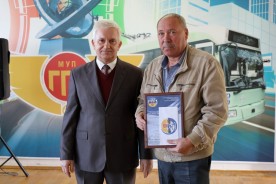 Сергей Ладанов поздравил автомобилистов с профессиональным праздником