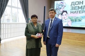 Матери Героев: в Волгодонске поблагодарили женщин, воспитавших защитников страны 