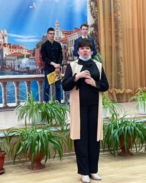 Сергей Асташкин поздравил с весенним праздником педагогов 8 округа