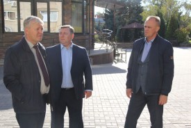 «Народная программа»: волгодонские депутаты-единороссы провели мониторинг ремонта городских скверов