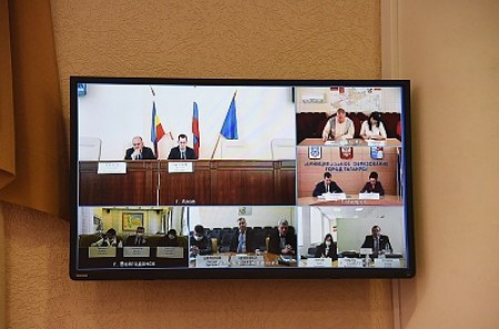 Людмила Ткаченко приняла участие в видеоконференции с руководителями представительных органов Дона
