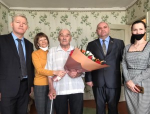 Спасибо за Победу: депутат округа № 4 Георгий Ковалевский поздравил ветерана с юбилеем