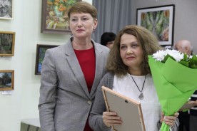 Людмила Ткаченко и депутаты посетили выставку «Вернисаж»