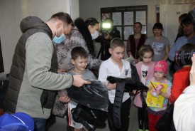 Волгодонские единороссы и общественники посетили пункты временного размещения беженцев