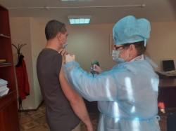 В Волгодонске в приемной депутата Георгия Ковалевского жители получили прививку от коронавируса