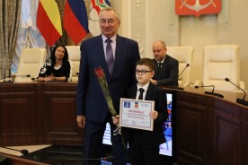 В Волгодонске одаренным детям вручили премии