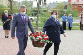 В Волгодонске возложили цветы к Стелле Победы и братским могилам