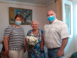 Депутат Георгий Ковалевский поздравил с 95-летним юбилеем жительницу округа № 4