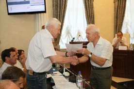 Депутаты определили «Почетного гражданина города Волгодонска», заслушали отчет полиции и отправились на депутатские каникулы