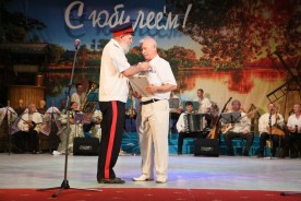 «Быть добру на Дону…» Автор известной песни Григорий Дрыжаков отметил юбилейный день рождения большим концертом