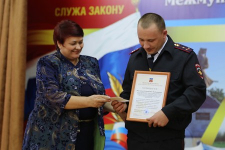 Полицейские получили награды Волгодонской городской Думы в честь профессионального праздника