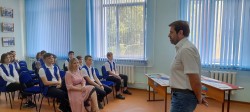 Алексей Брежнев провел урок парламентаризма для учащихся МБОУ СШ № 8 