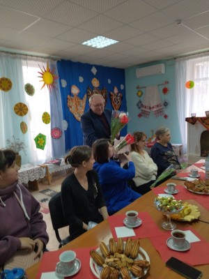 Депутат Алексей Бородин в преддверии праздника весны встретился с семьями мобилизованных