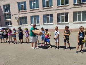 В школе округа № 4 открылся летний приходящий лагерь