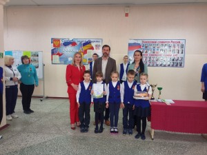 Школьная линейка с участием депутата Алексея Брежнева