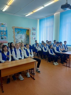 Алексей Брежнев провел урок парламентаризма для учащихся