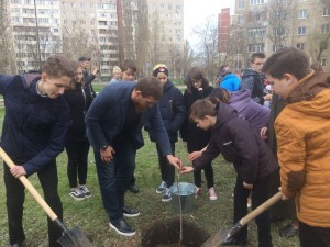 В 21 округе высажены деревья в честь трех ветеранов.