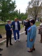 В Волгодонске ветераны принимали поздравления во дворах своих домов