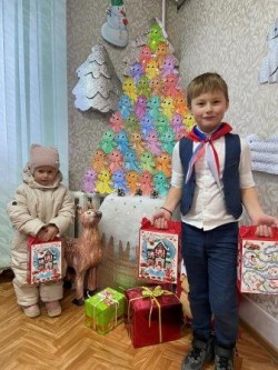 Округ 18: в общественной приемной депутата Волгодонской городской Думы Сергея Ладанова ждут мальчишек и девчонок за новогодними подарками