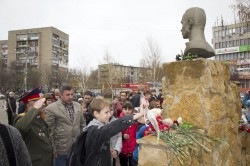 Волгодонцы почтили память Героя России Сергея Молодова