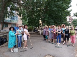 Ко дню рождения Волгодонска жители округа № 3 вышли на субботник