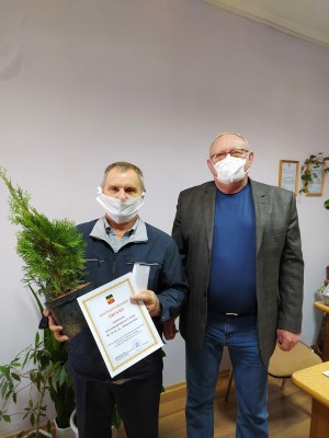 Депутат Алексей Владимирович Бородин вручил подарки участникам городского конкурса