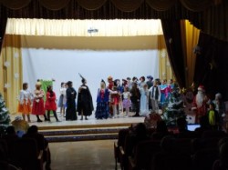 16 округ: Музыкальную сказку представили детям артисты театрального кружка 