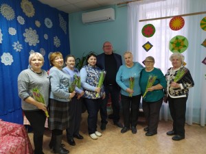 Округ 16: Депутат Алексей Бородин поздравил женскую команду актива с Международным женским днём!