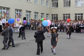 1 сентября в школах Волгодонска прозвучал первый звонок: за парты сели около 15 тысяч юных горожан