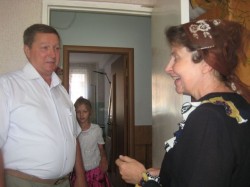 Дети из малообеспеченных семей получили подарки от депутата Сергея Вислоушкина