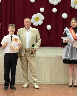 8 округ. Последний звонок: праздник знаний, творчества и достижений!