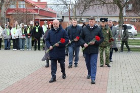 Сергей Ладанов и депутаты почтили память неизвестных солдат