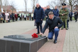 Сергей Ладанов и депутаты почтили память неизвестных солдат