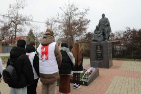 Сергей Ладанов и депутаты почтили память неизвестных солдат