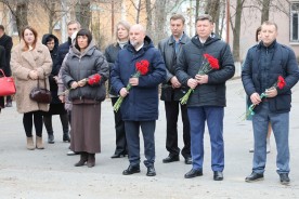 Сергей Ладанов и депутаты почтили память неизвестных солдат