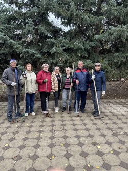 21 округ! Активисты округа трудятся в сквере ,,Героев  России,,