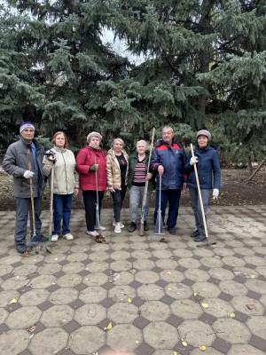 21 округ! Активисты округа трудятся в сквере ,,Героев  России,,