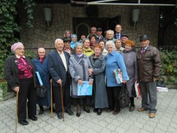 В избирательном округе №3 поздравили пожилых людей с праздником