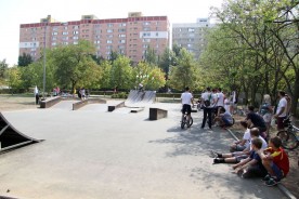 В сквере Машиностроителей открылся первый городской скейт-парк