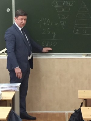 Округ 18. Депутат Сергей  Ладанов общается с молодежью