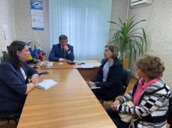 Округ 18. Жители округа пришли со своими проблемами к депутату городской Думы Сергею Ладанову