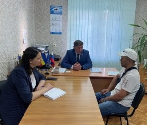 Округ 18. Жители округа пришли со своими проблемами к депутату городской Думы Сергею Ладанову
