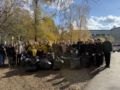 Депутаты вместе с жителями провели месячник чистоты в округах