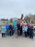 Депутаты вместе с жителями провели месячник чистоты в округах