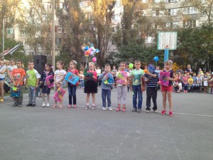 "Бабье лето" в микрорайоне №15 пригласило взрослых и детей