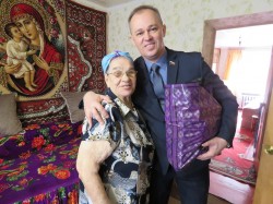 Фронтовую медсестру Ольгу Шелкову поздравили с «женским днем» в округе № 3