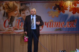 Петр Горчанюк поздравил горожан с Днем учителя и отметил лучших по профессии