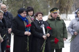 В Волгодонске возложили цветы к монументу Героя России Михаила Ревенко