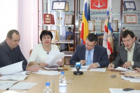 Состояние рынка труда в Волгодонске и привлечение инвестиций рассмотрены на заседании депутатской комиссии